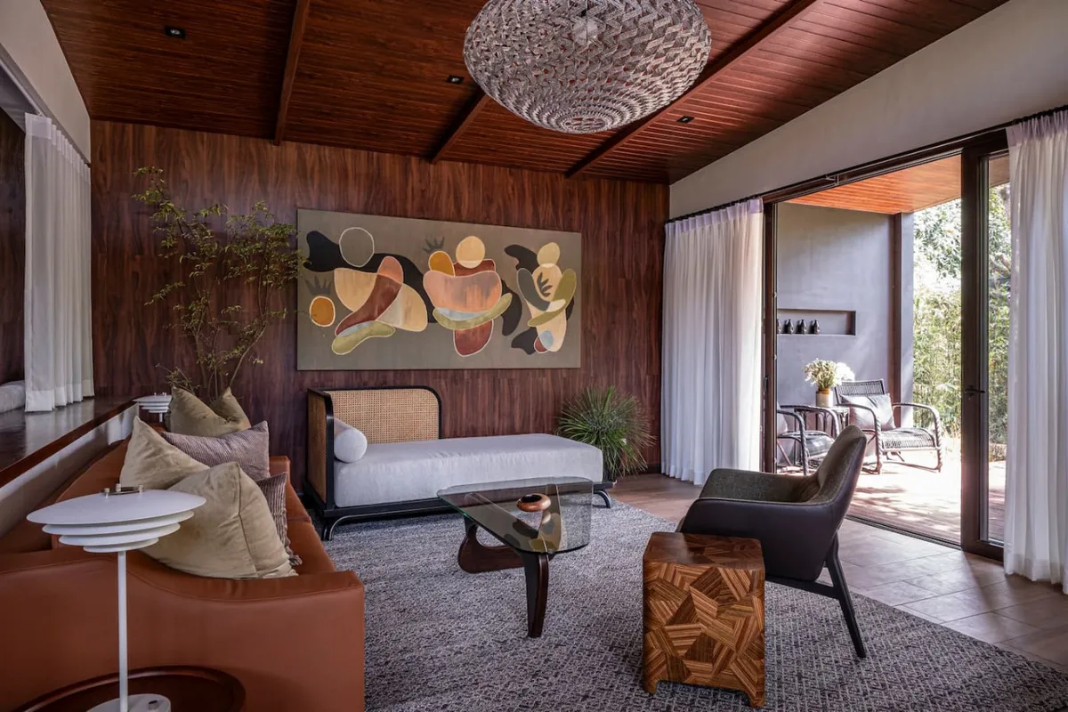Ezra Viniti family room with spacious living area